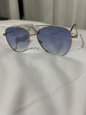 Kenneth Cole Reaction Shiny Gold Metal Aviator Sunglass NWT